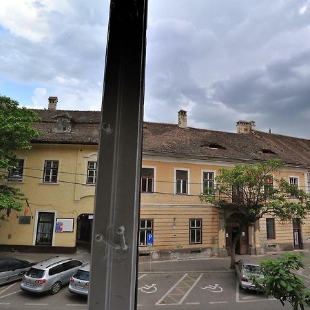 Apartment 9 - City Centre Sibiu Luaran gambar