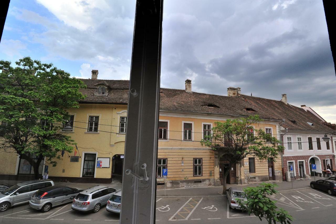 Apartment 9 - City Centre Sibiu Luaran gambar