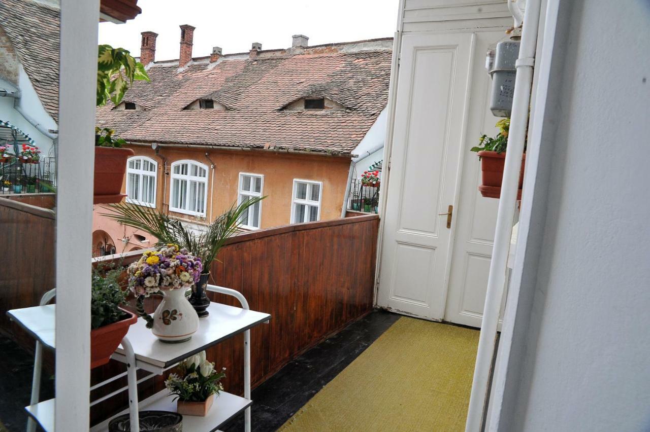 Apartment 9 - City Centre Sibiu Luaran gambar