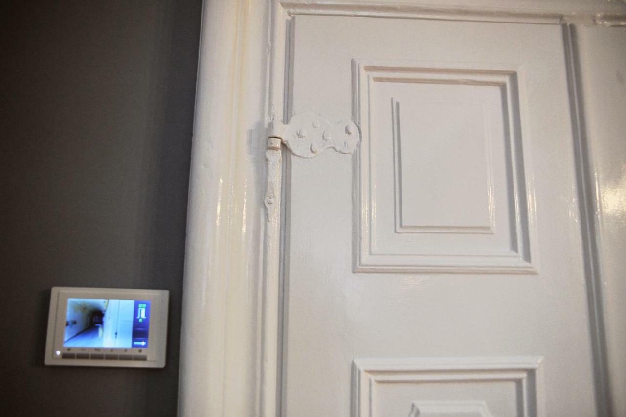 Apartment 9 - City Centre Sibiu Luaran gambar